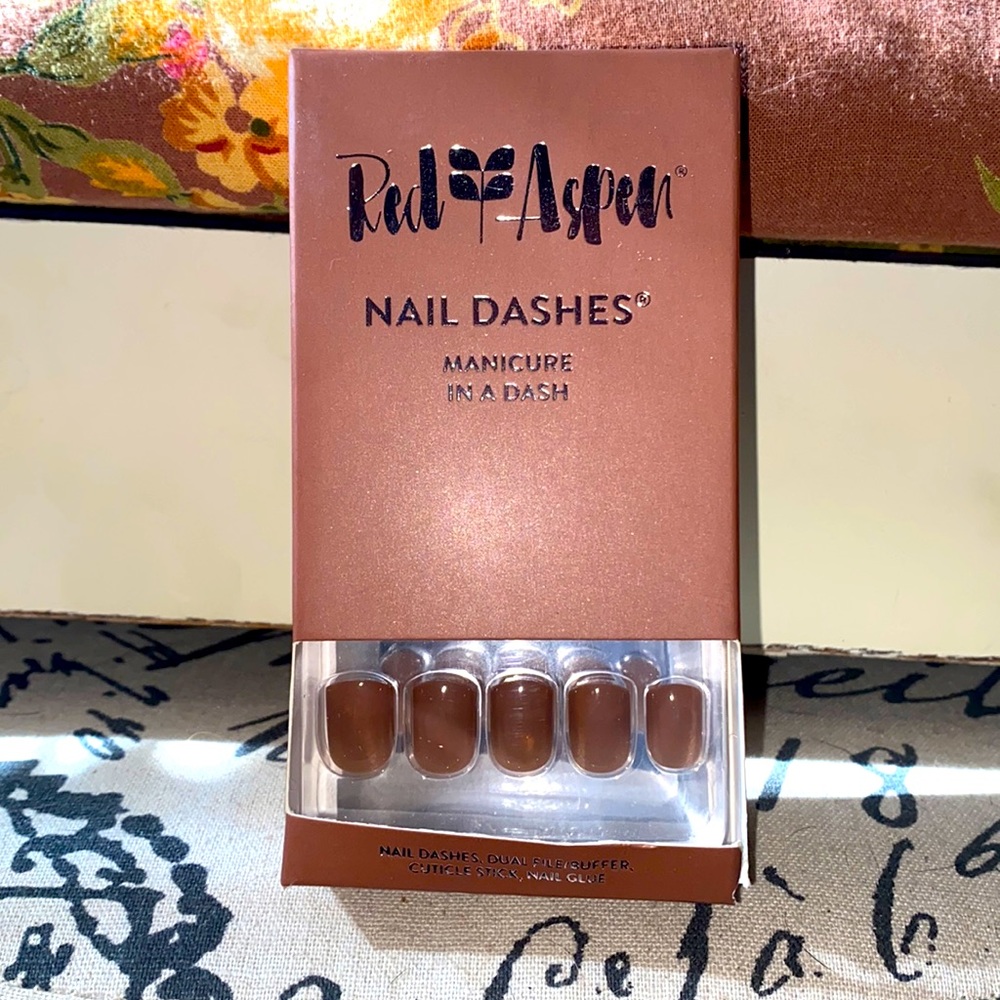 Red Aspen Press on Nails!